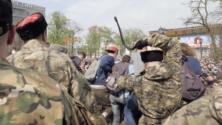 Казаки разгоняют митинг Навального в Москве. Фото Varlamov