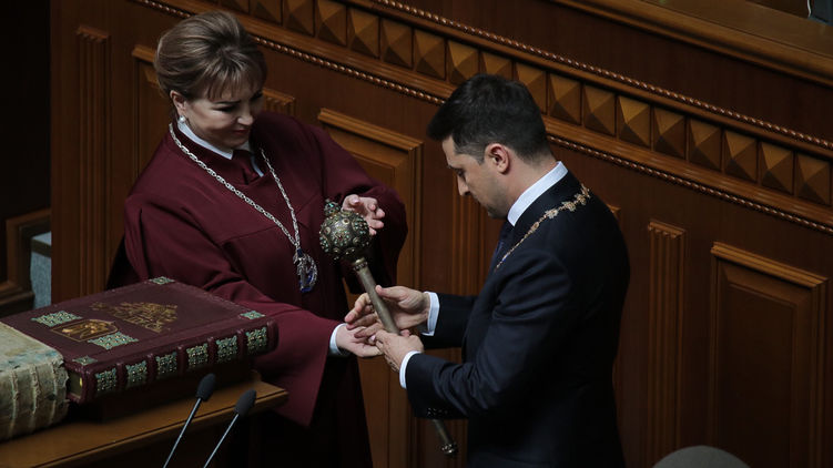 Судьи Конституционного суда поддержали законность роспуска Рады. Фото: Страна 