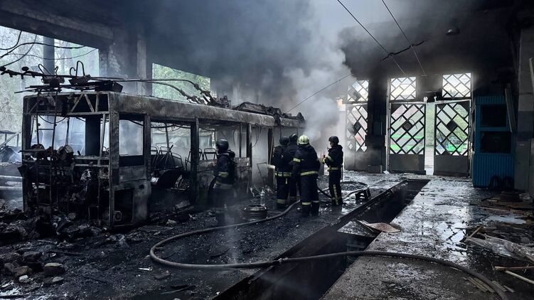 У Харкові росіяни атакували депо громадського транспорту Фото: Telegram