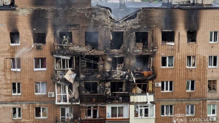 Житловий будинок у Харкові після обстрілу в ніч проти 7 червня. Фото: Харківська ОВА