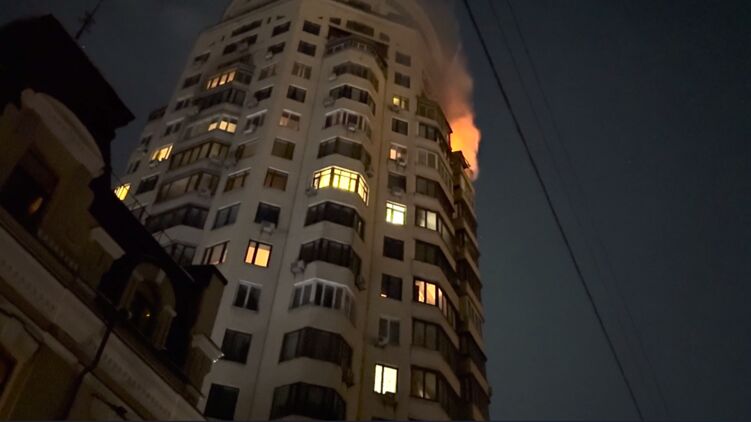 Последствия удара по Киеву. Фото: ГСЧС