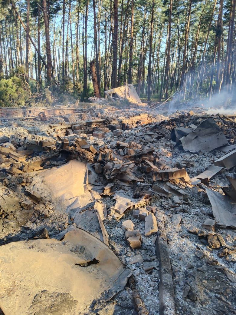 Ночью российские войска два раза ударили ракетами по Сумской области по приграничному населенному пункту Очкино