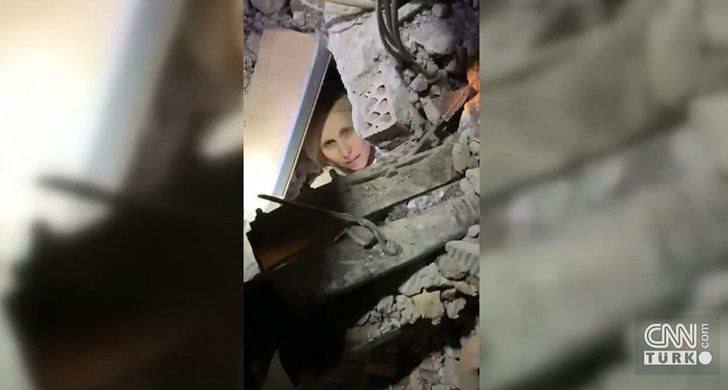 Жінку з дитиною дістали з-під завалів