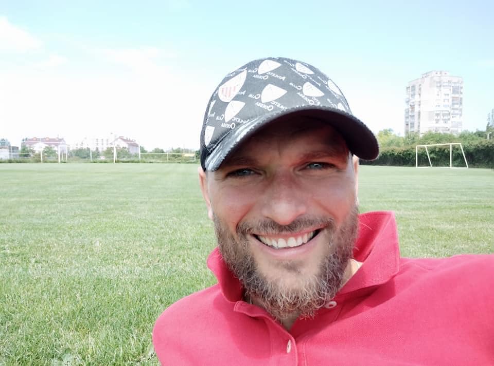 Одной из жертв сегодняшнего ракетного удара по Одесской области стал футбольный тренер из Сергеевки и директор детско-юношеского клуба "Атлетик" Александр Шишков