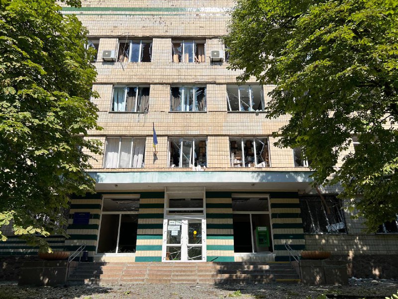 фото последствий удара по университету имени Сухомлинского