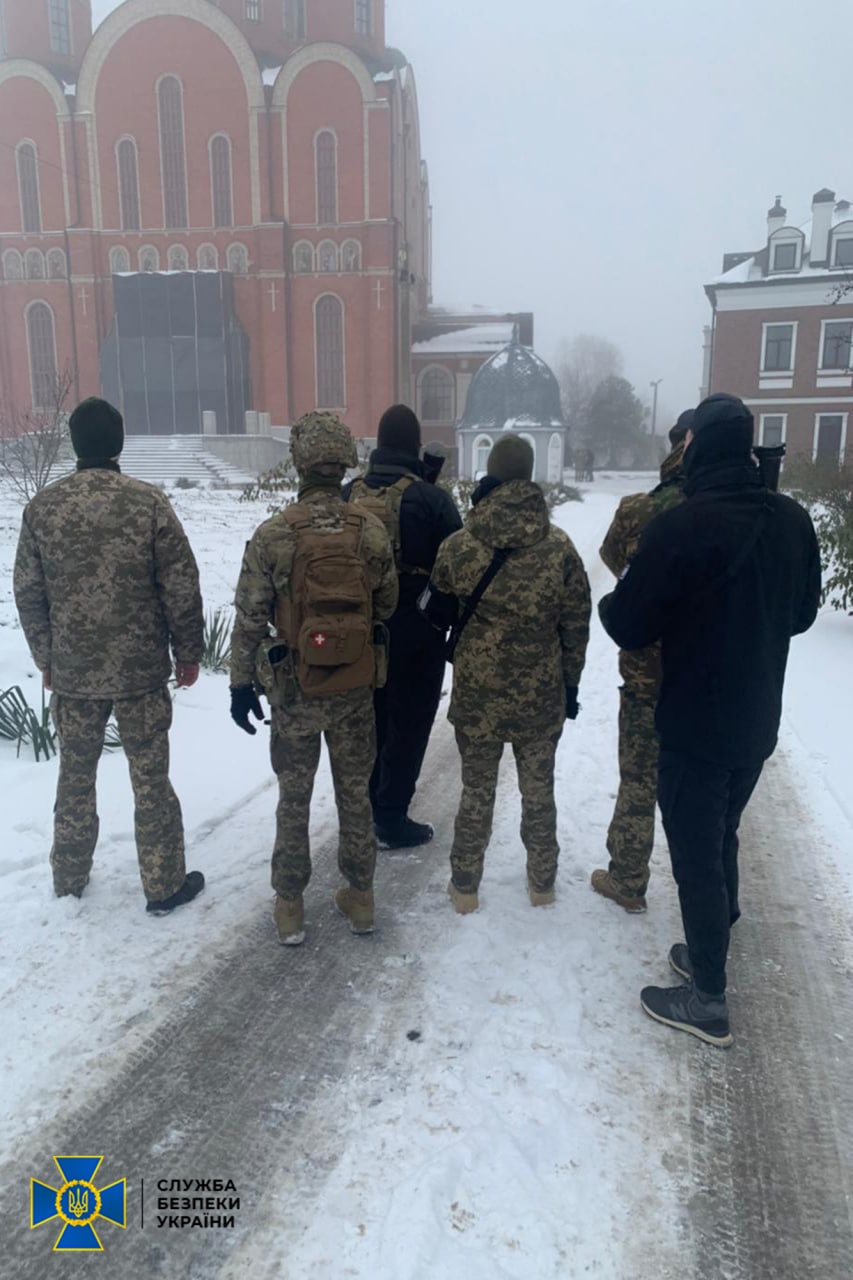 СБУ пришла с обыском в Свято-Покровский кафедральный собор Борисполя