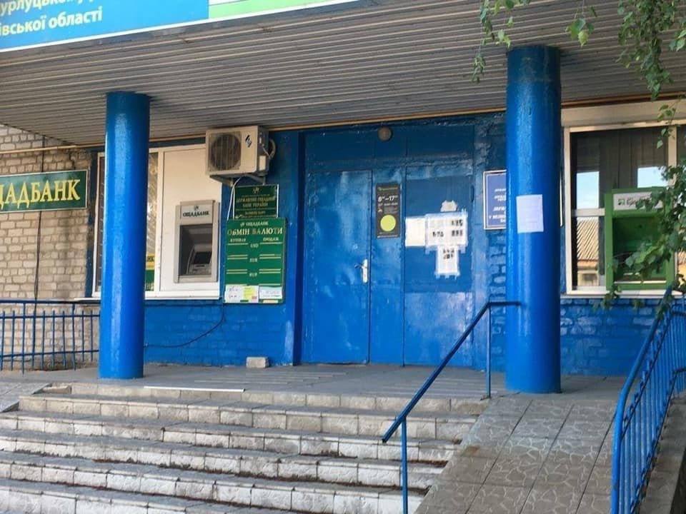 люди, которые, эвакуируясь, прятались под мостом в Ирпене от обстрелов