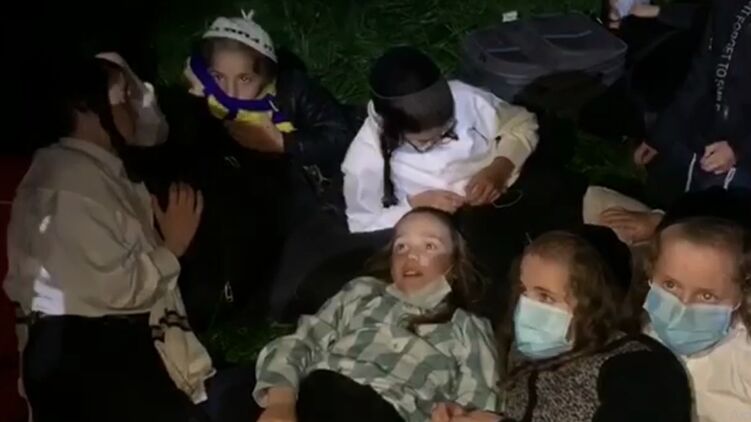 Хасиды на границе