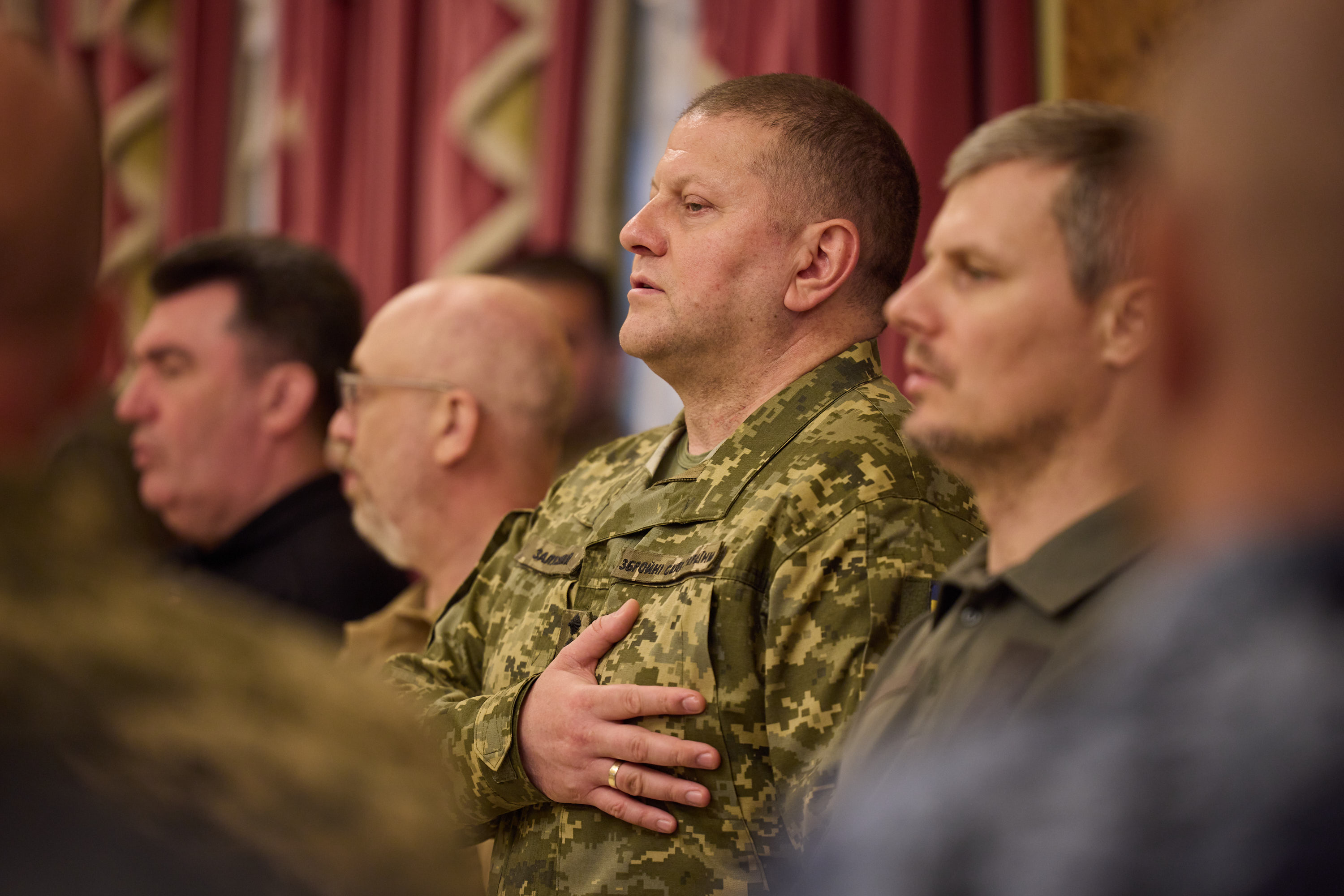 Главком Валерий Залужный отступил перед доводами Офиса президента