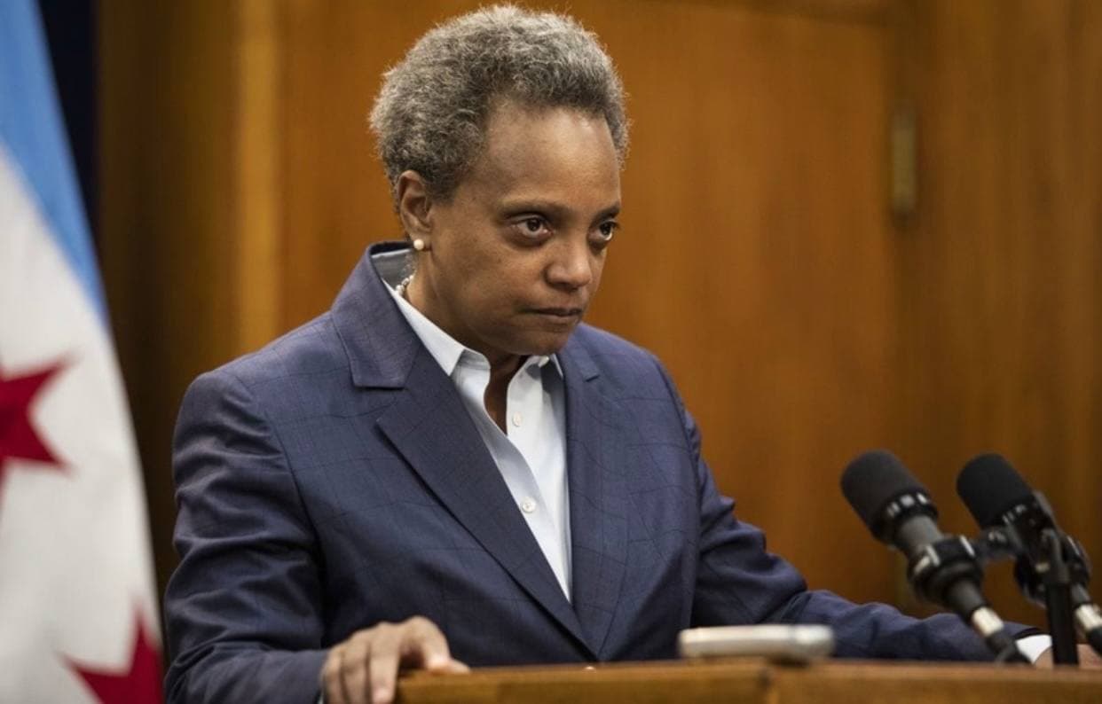 Лайтфут одевается по-мужски