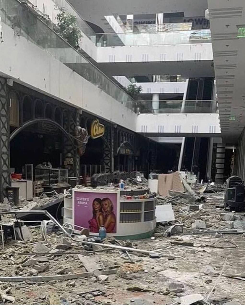 Результаты обстрелов ТРЦ "Никольский" в Харькове