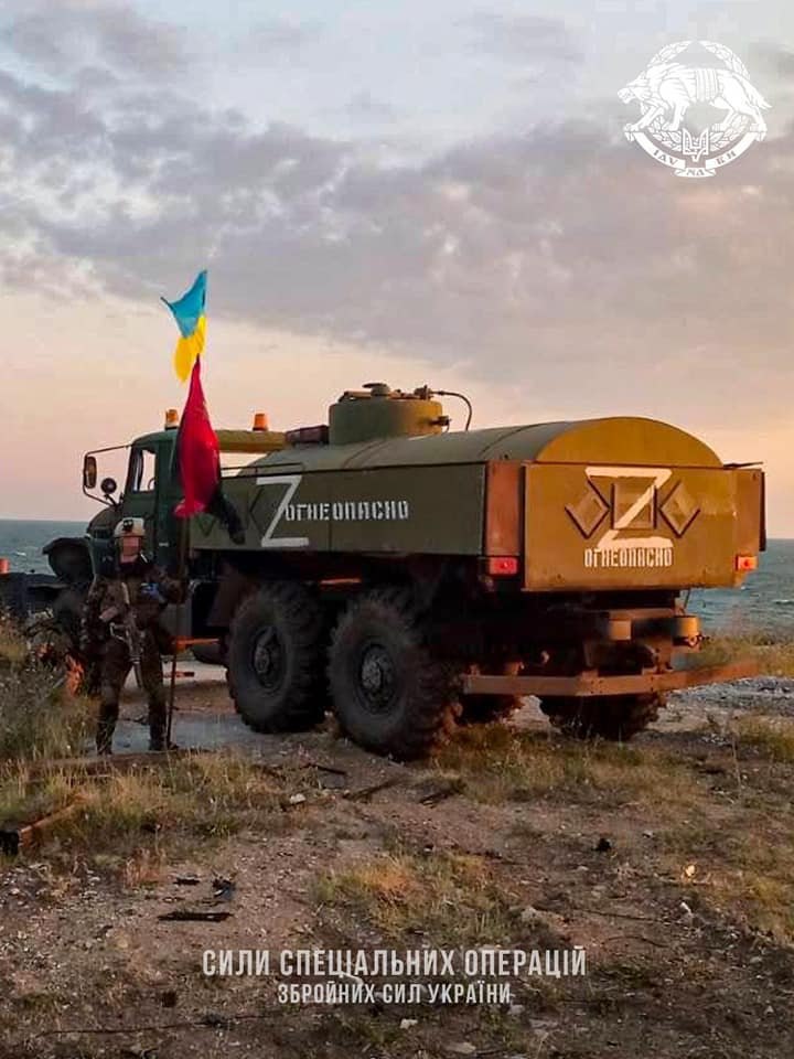 На Змеином установили флаг