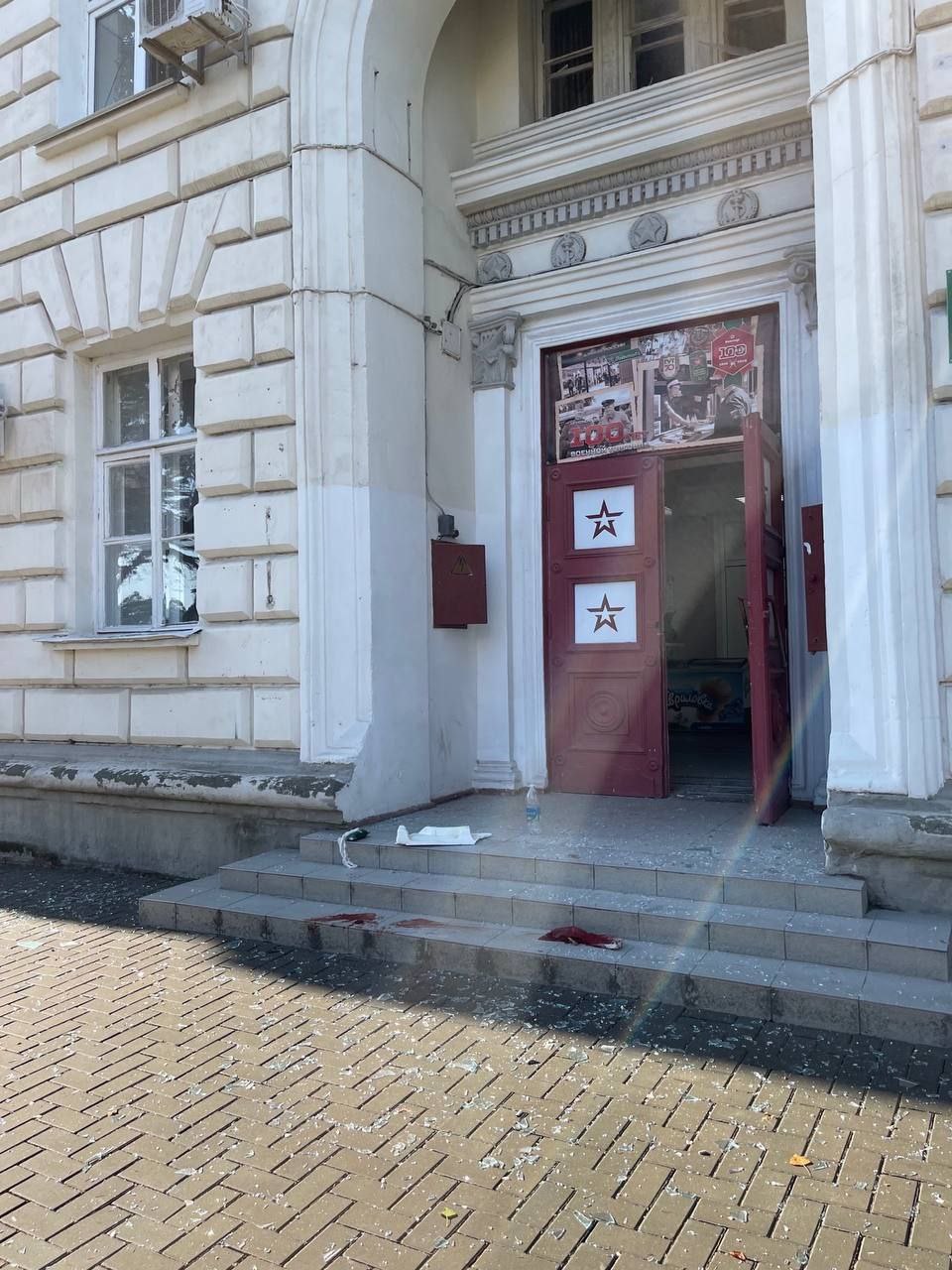 Следы крови у штаба