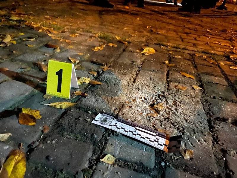 В Ровно пострадали люди после взрыва гранаты на детской площадке