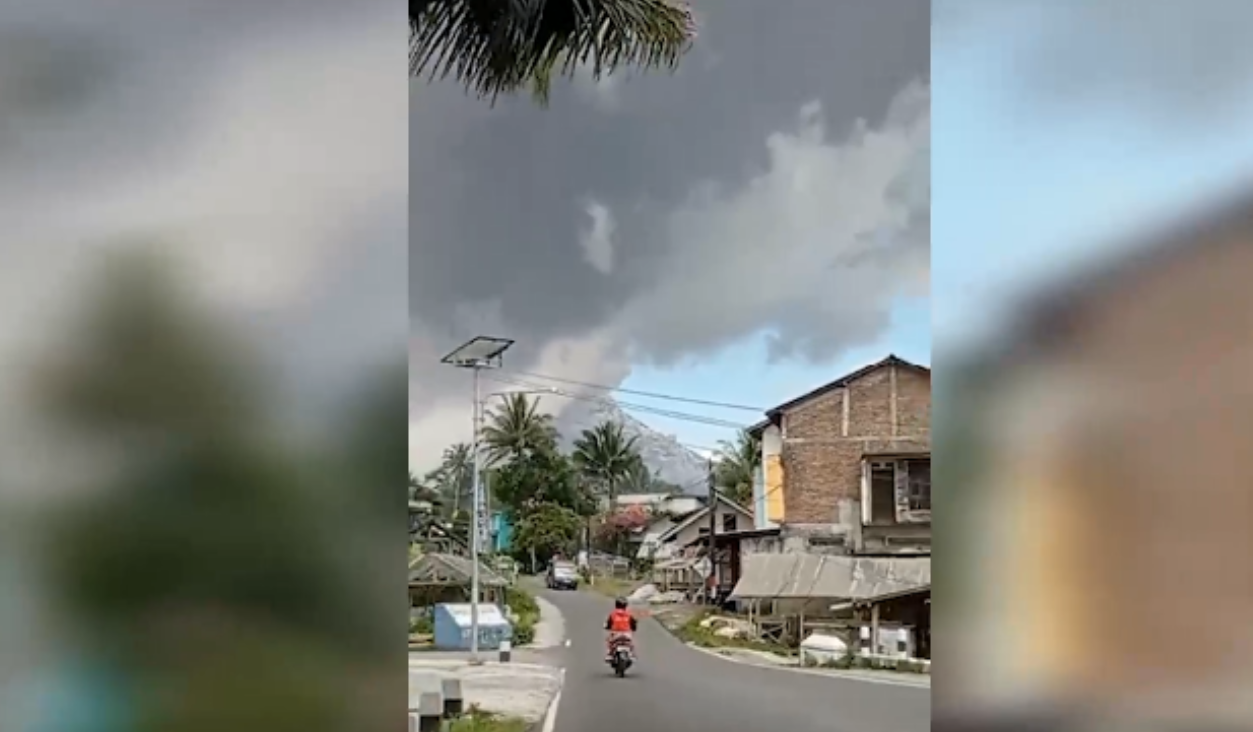 Извержение вулкана Мерапи