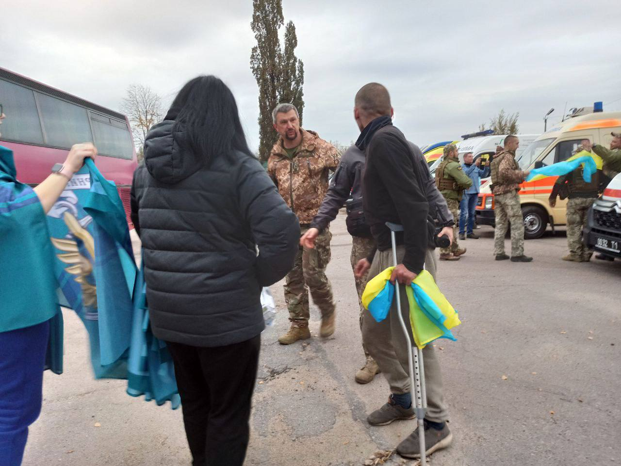 Дмитрий Лубинец опубликовал новые фото и видео с сегодняшнего обмена пленными