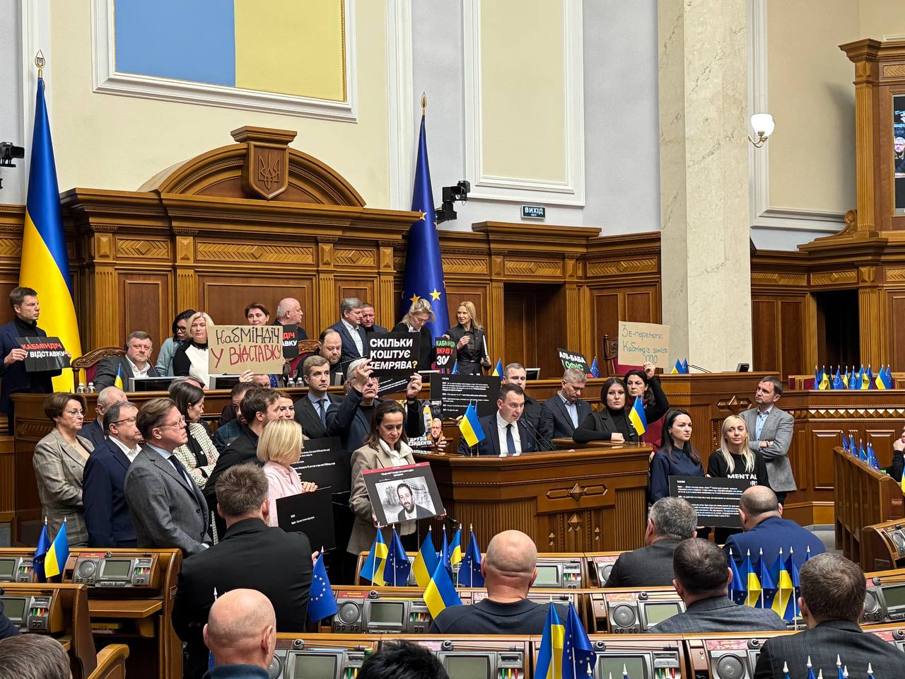 Оппозиция требует по максимуму