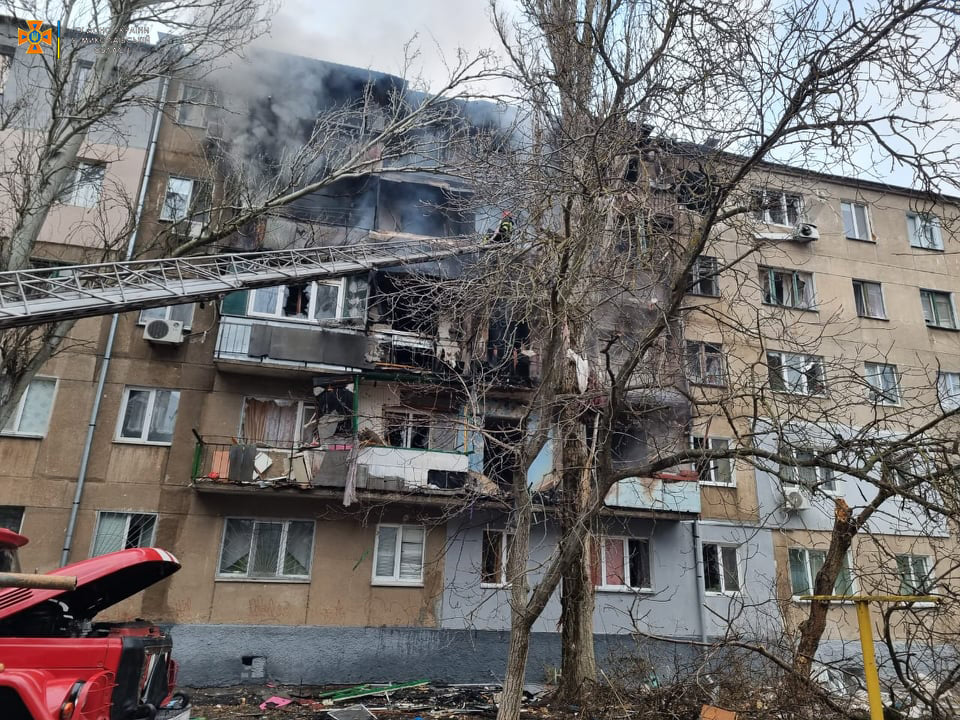 Обстрел в Николаеве. Фото - ГСЧС