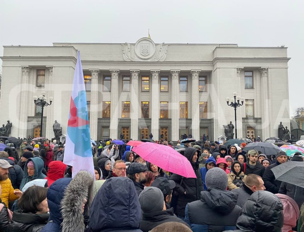 В Киеве 3 ноября проходит акция протеста антипрививочников от коронавируса