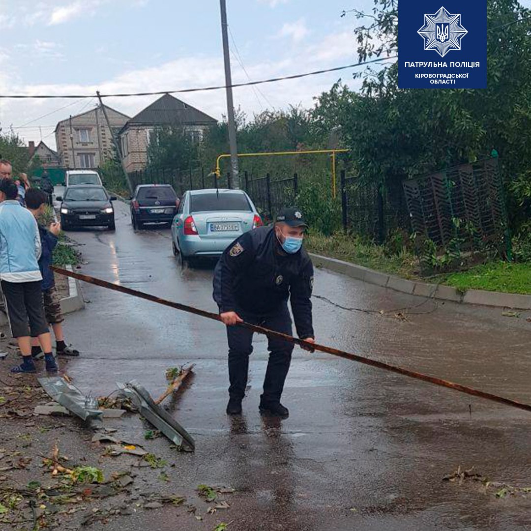 Последствия урагана в Кропивницком. Фото: Патрульная полиция Кропивникцого